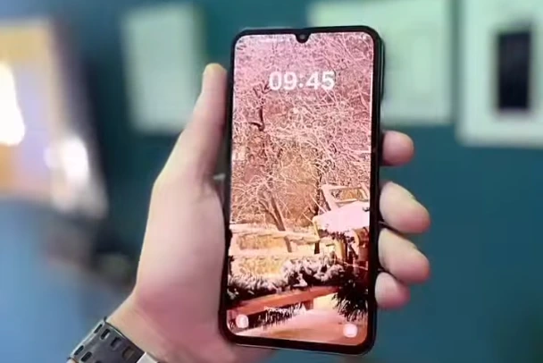 Wymiana szybki w smartfonie Samsung A34  w Klinice Szybek