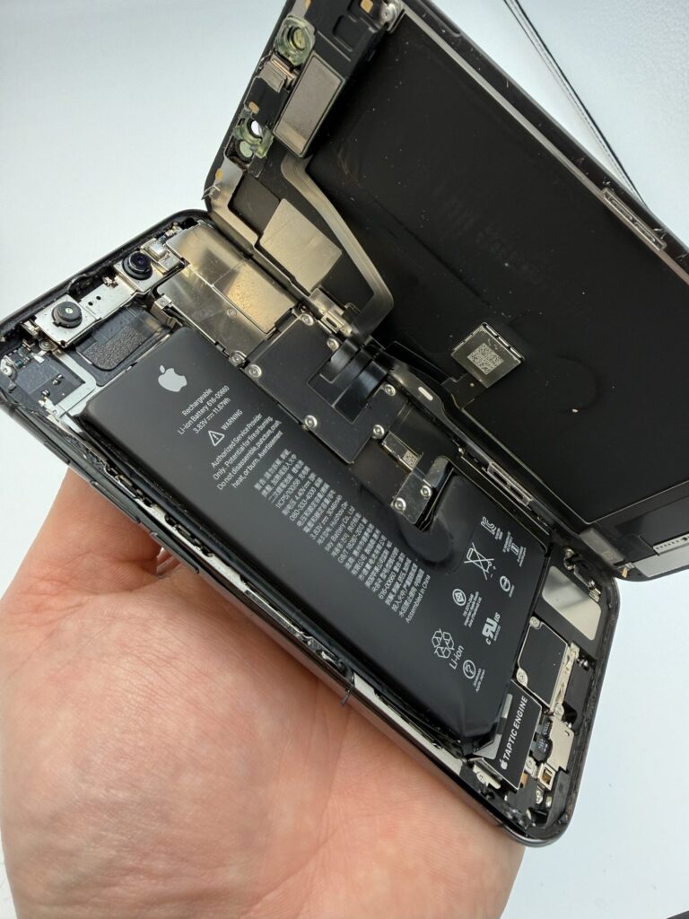 Wymiana Baterii iPhone 11 Pro Serwis Łódź | Klinika Szybek