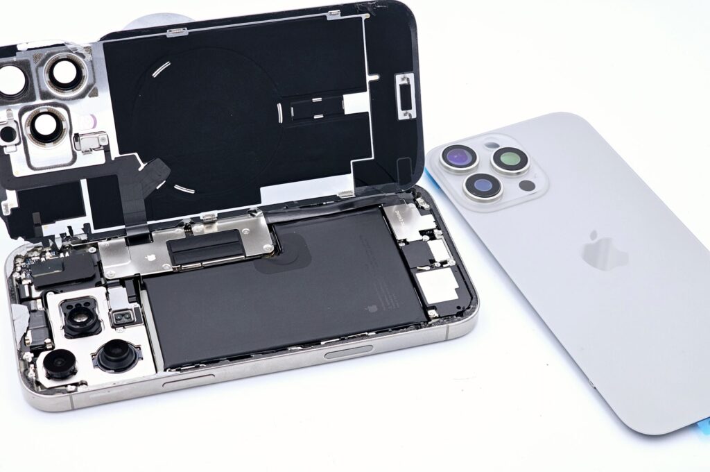 Wymiana tylnej klapki iPhone 16 Pro – Serwis Łódź | Klinika Szybek