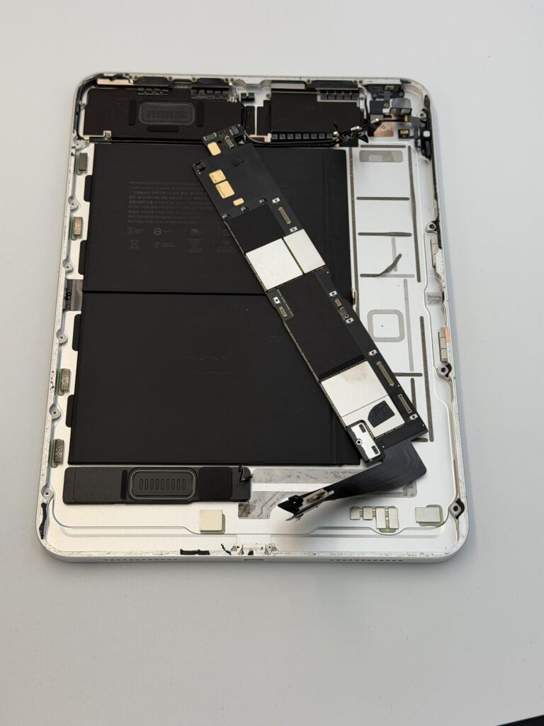 Wymiana Baterii w Apple iPad (7,8,9 gen.) Serwis Łódź | Klinika Szybek